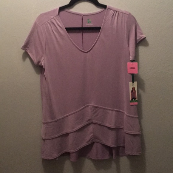 Short sleeve lavender top with V bottom. - Picture 1 of 3